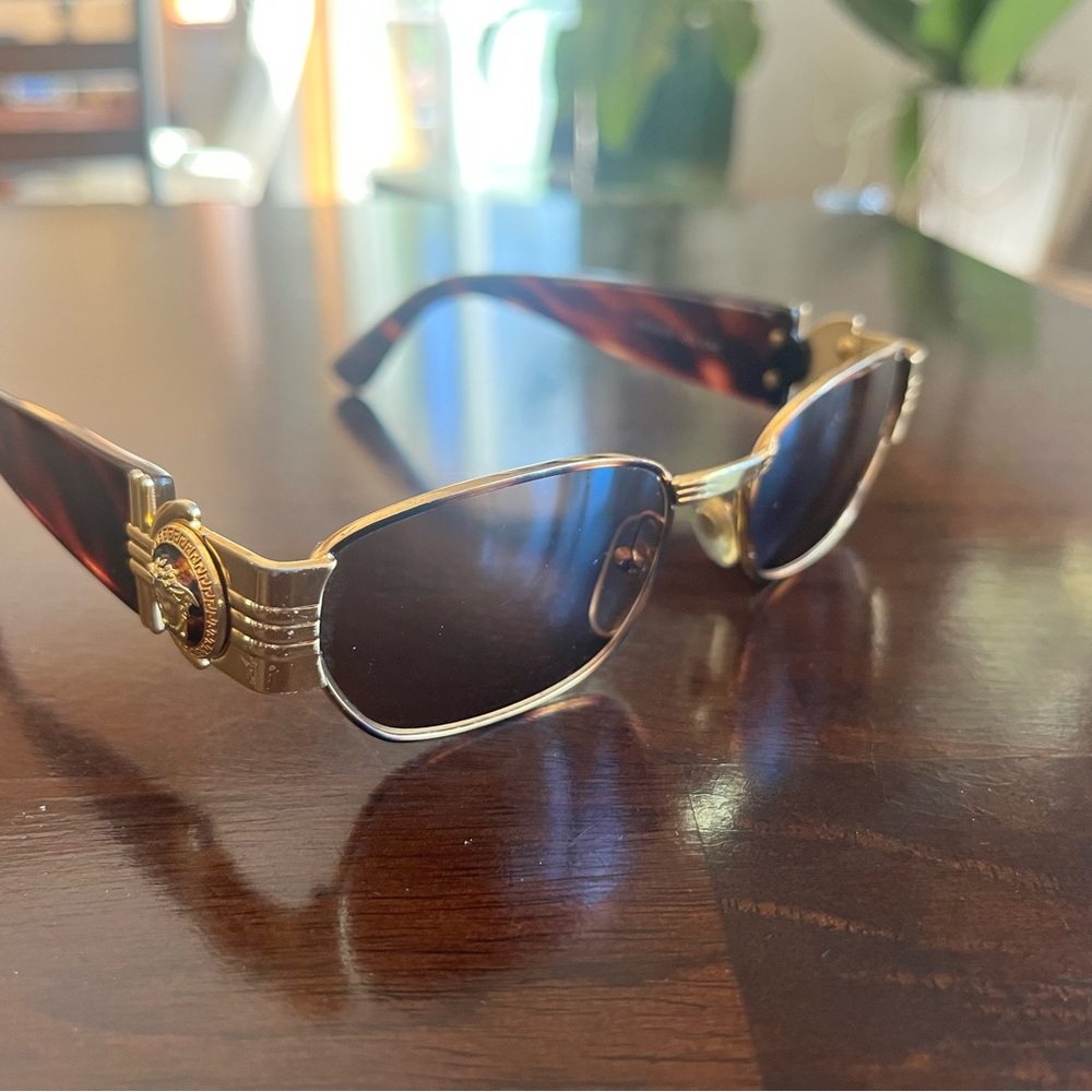 Gianni Versace Vintage Sunglasses MOD.573 COL.07M in gold and tortoise shell.